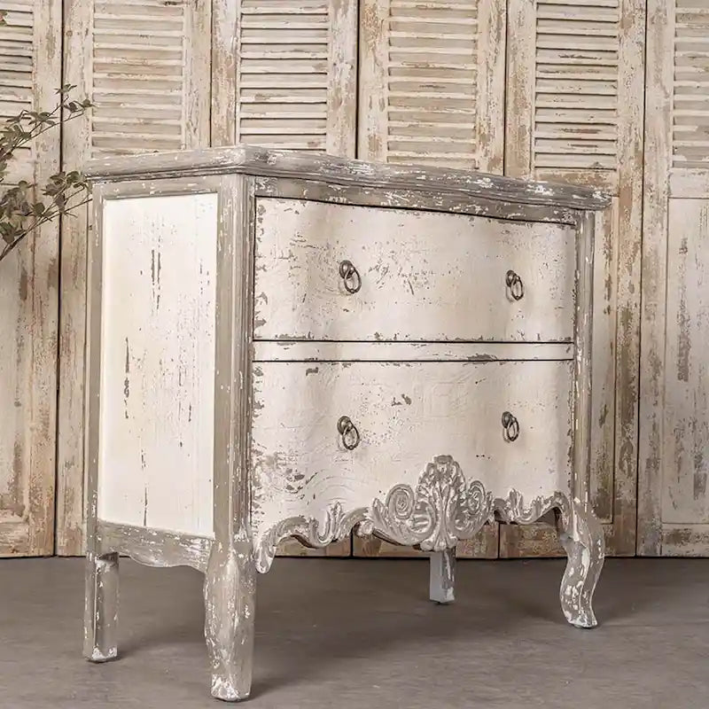 Meuble de rangement vintage en bois avec finition antique et étagères réglables
