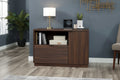 Petit buffet en bois compact avec portes de rangement et étagères