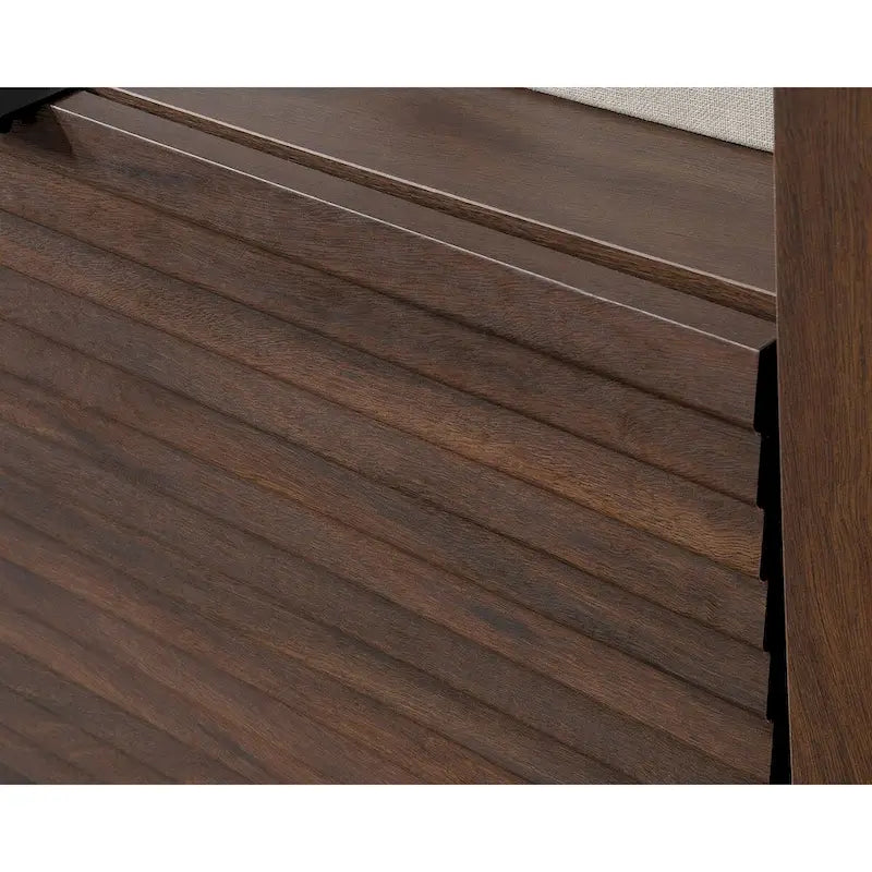 Petit buffet en bois compact avec portes de rangement et étagères