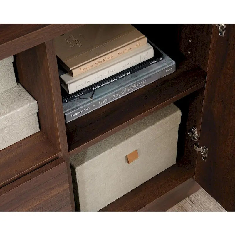 Petit buffet en bois compact avec portes de rangement et étagères