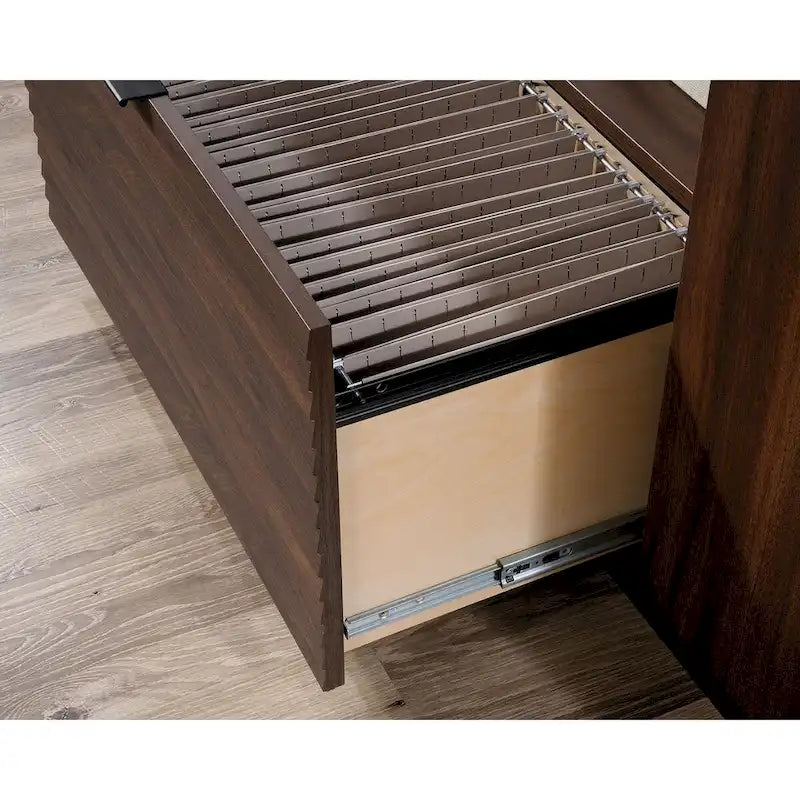 Petit buffet en bois compact avec portes de rangement et étagères